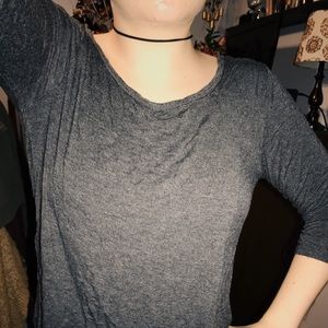 Casual grey quarter length sleeve tee!